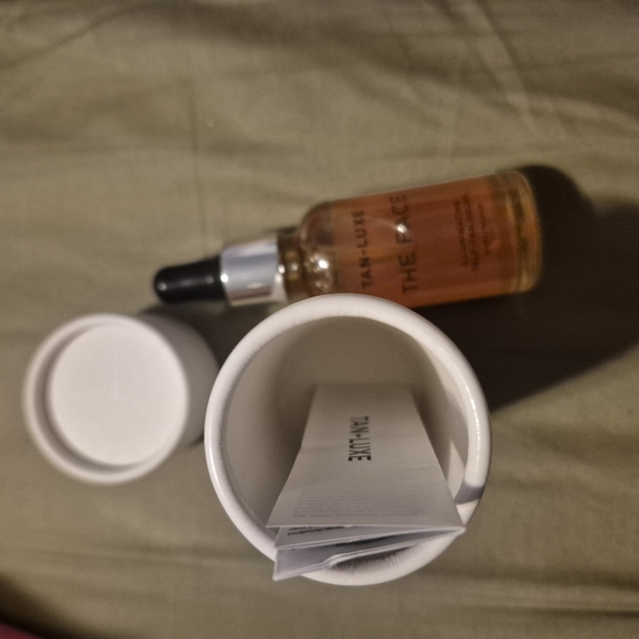 NIB Tan-Luxe's The Face 30ml light/medium illuminating self tan drops - Picture 12 of 16